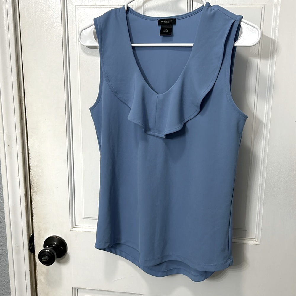 Ann Taylor blouse xs sleeveless blue